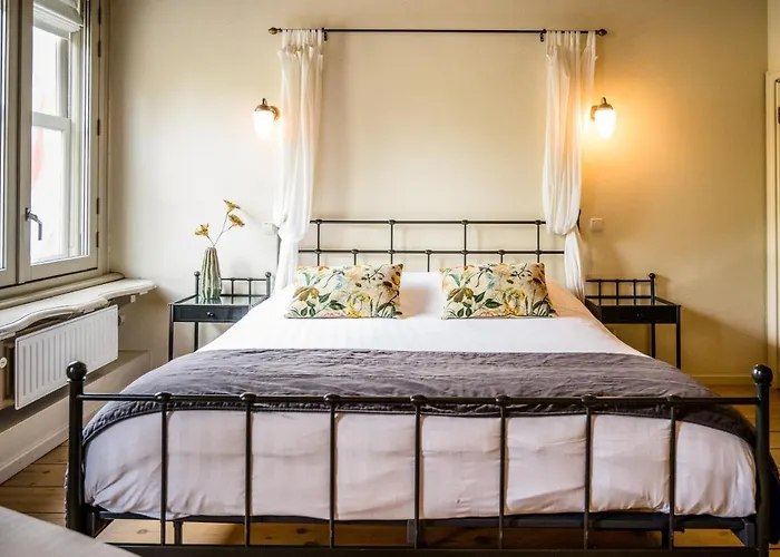 Restaurant De Keurvorst מלון 3*